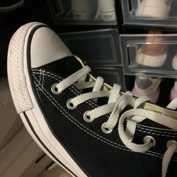 Converse Womans 9/ men’s 7.5 - Picture 2 of 3